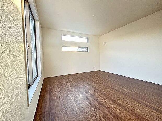 たっぷりの陽光に包まれる明るい住まいが、ここにあります。