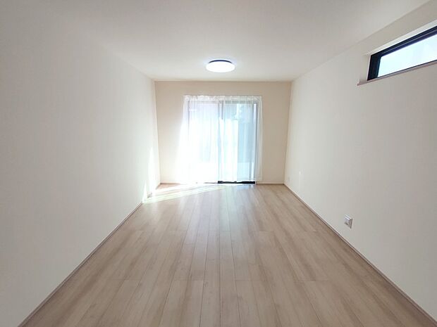 ご家族みんながゆったりくつろげる広々リビング。 