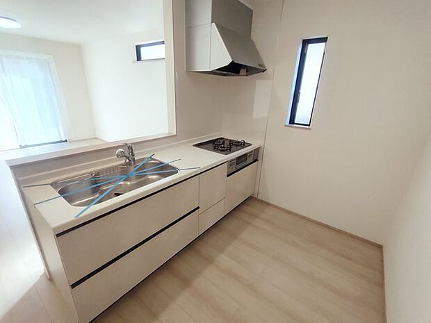 対面タイプなら、キッチン内にいながらご家族やお客様との会話が楽しめます。 