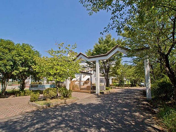 伊奈町立南中学校（1390m）