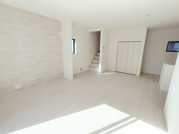 家族の動線が分かりやすいと定評のあるリビングイン階段を採用したプラン。 