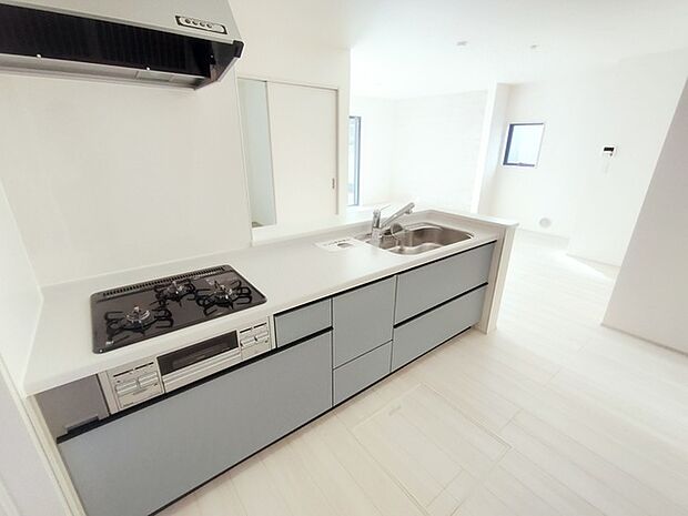 料理をしながらでも、ご家族との会話を楽しめる対面キッチン。 