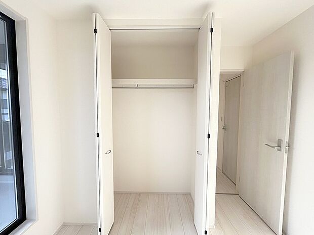 全居室収納スペース付きの物件です。 