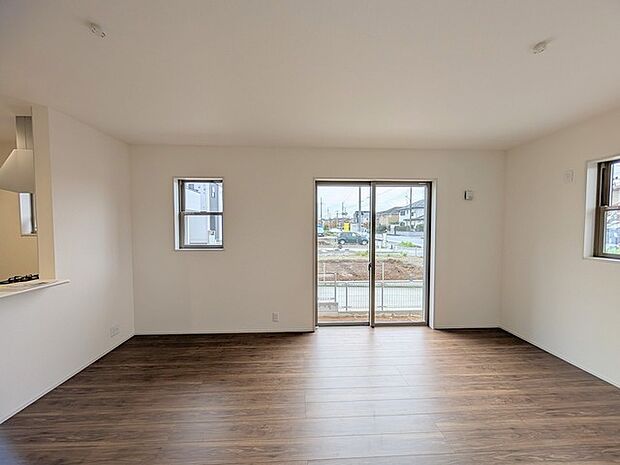 ご家族みんながゆったりくつろげる広々リビング。 