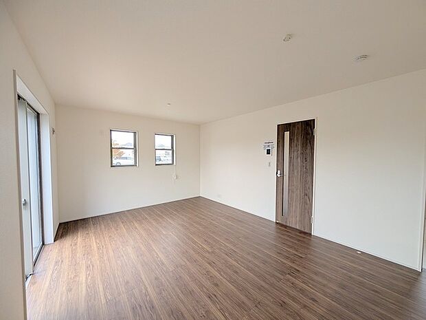 南側に大きな窓を配置、明るいリビングが出来ました。 