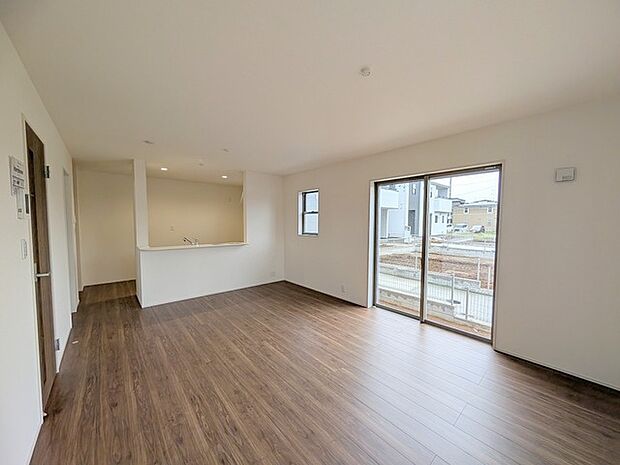 解放感あふれるリビングは、自然に光と風に恵まれます。