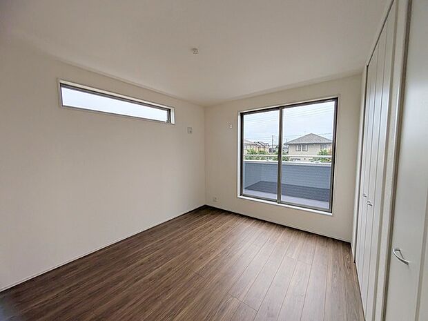 たっぷりの陽光に包まれる明るい住まいが、ここにあります。 