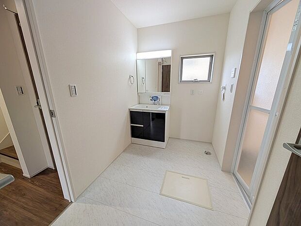 お風呂に入る前、心も体もふっと一息つける「静けさの入り口」。 