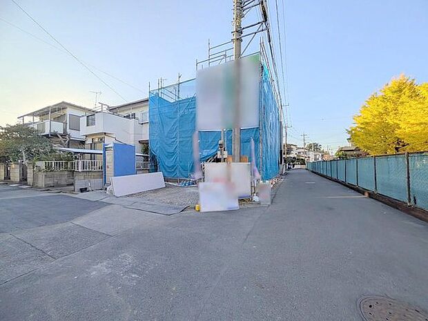 角地につき、開放感に恵まれる住居がここに。