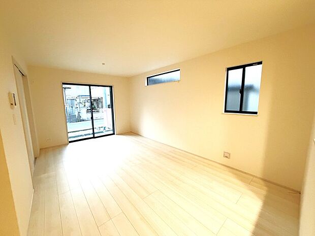 ご家族みんながゆったりくつろげる広々リビング。 