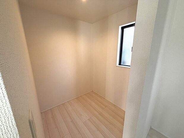 キッチン横のパントリースペース