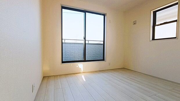 子供部屋には丁度良い洋室。サイズは5.7帖。 