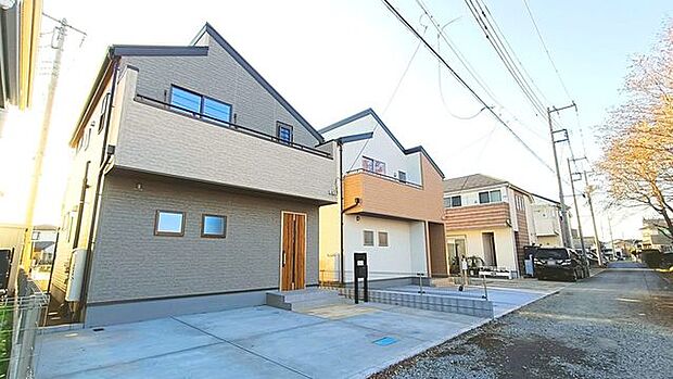 最寄り駅まで徒歩16分。この距離だと、運動不足も少し解消されるかも。 