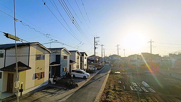 閑静な住宅地で、小さなお子様がいるご家族にも安心。 