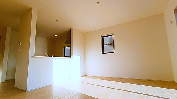 ご家族みんながゆったりくつろげる広々リビング。 