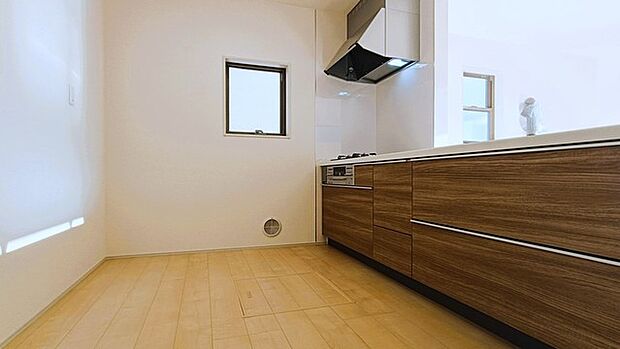 キッチン裏の空間もしっかり確保。カップボードも大きなものを置けそうです。 