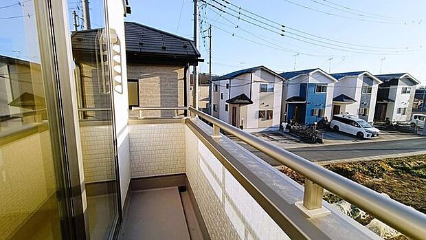 バルコニーの向きも、リビングの大きな窓も南に向けました。 