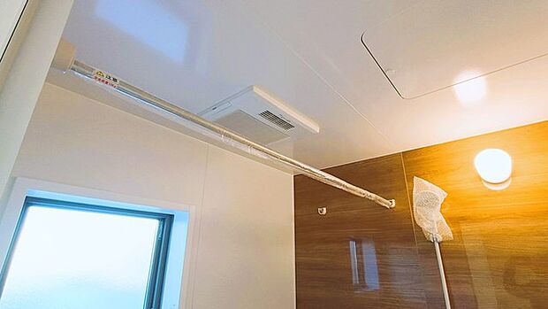 雨の日のお洗濯にも大活躍な、浴室乾燥機付き。 