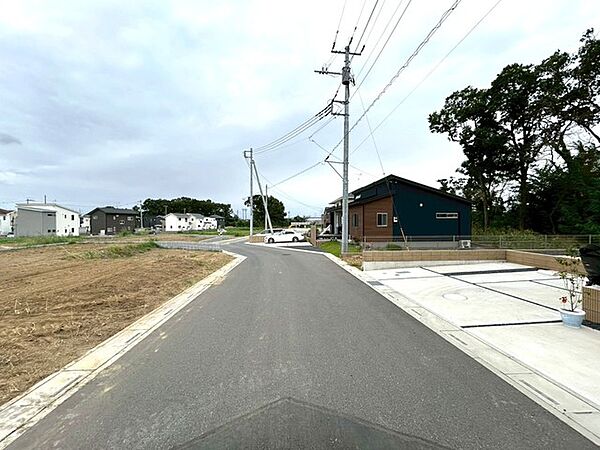 車の通りも少ない閑静な住宅地。子育てにも、第二の人生にも。