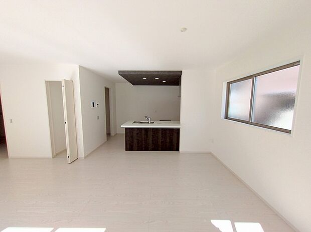 リビングは家具の配置も思いのまま。自由度が高い設計です。 