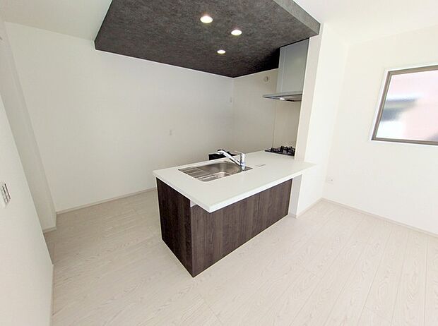 出来上がった料理をパートナーさんが運ぶなど、共同家事の時間が増えるかも。 