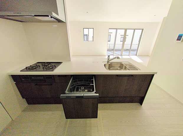 お料理を効率的に、楽しく。省エネ ・ 衛生的な食器洗乾燥機付。あったらいいなをかなえてくれるシステムキッチン。 