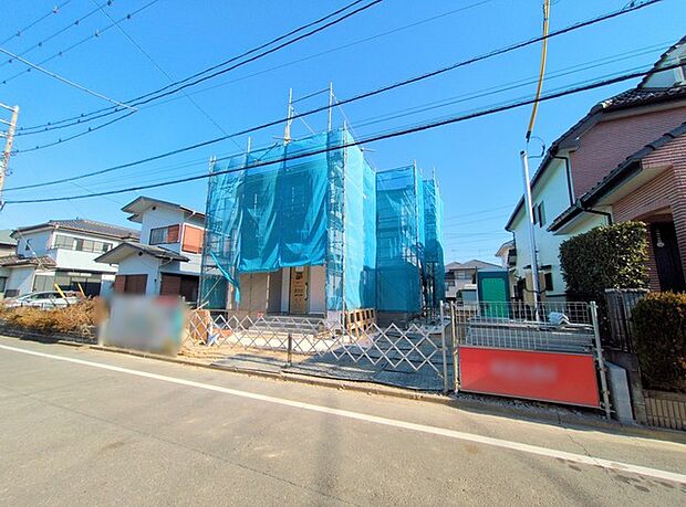 前面道路は歩道も整備され、小さなお子様にも安心です。 