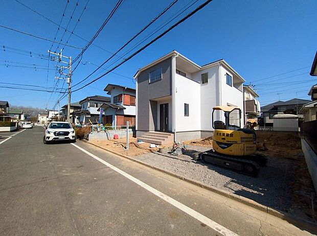 並列2台駐車可能な、ゆとりのカースペースがここに。