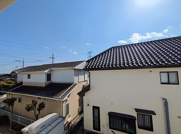 あたり一帯に住宅が広がる立地、住宅地ならではのロケーション。