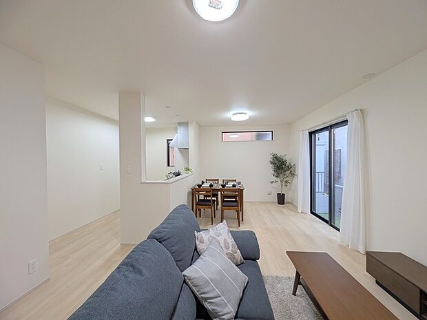 家族が自然に集りそうな広さが魅力のＬＤＫ。 