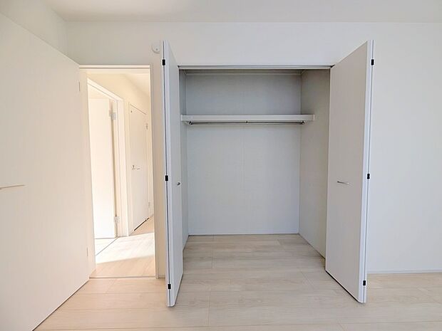 全居室収納スペース付きの物件です。 