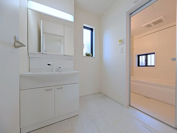 お風呂に入る前、心も体もふっと一息つける「静けさの入り口」。 