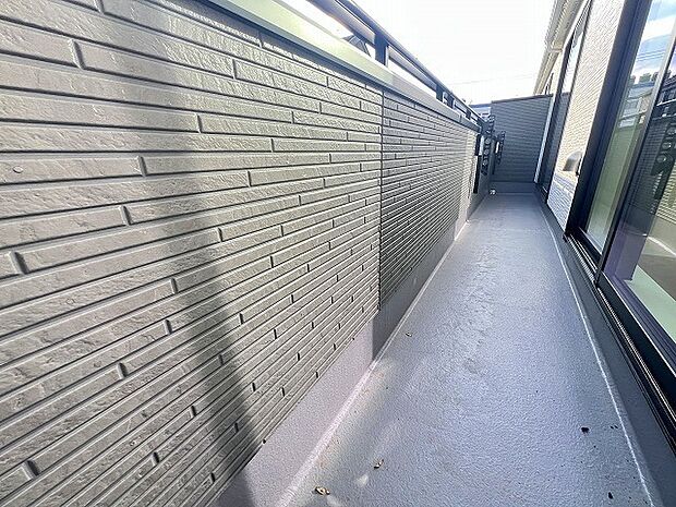 南向きバルコニーでお洗濯ものはいつもカラッと乾きます。 