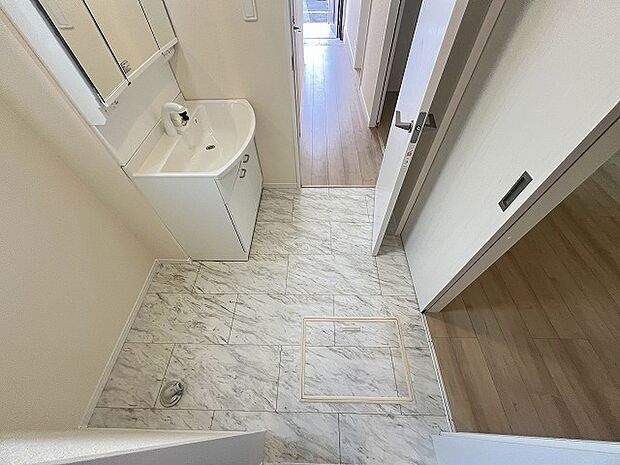 お風呂に入る前、心も体もふっと一息つける「静けさの入り口」。 