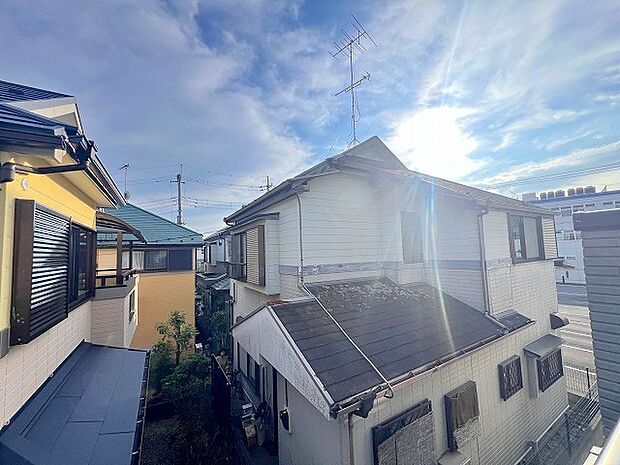 閑静な住宅地で、小さなお子様がいるご家族にも安心。 