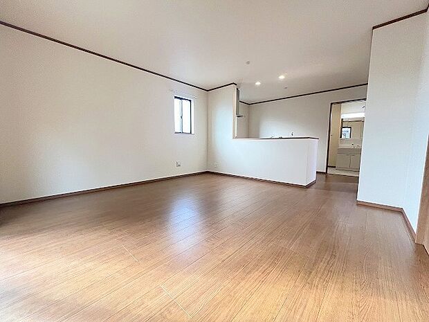 ご家族みんながゆったりくつろげる広々リビング。 