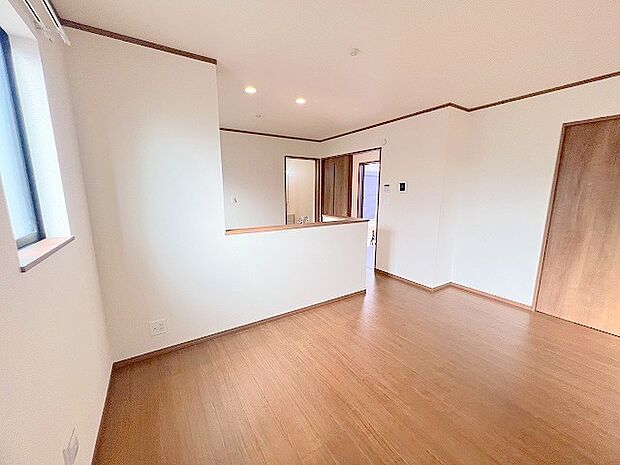 ご家族みんながゆったりくつろげる広々リビング。