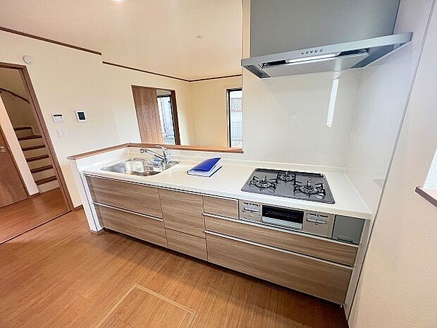 カウンターからはリビングが広く見渡せ、ご家族とのコミュニケーションも弾みます。 