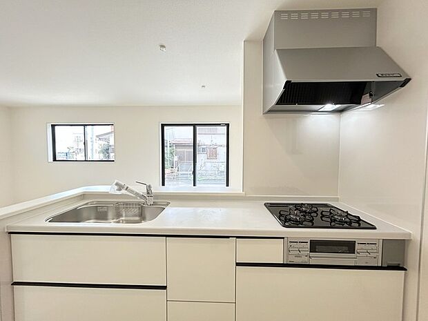 料理をしながらでも、ご家族との会話を楽しめる対面キッチン。 