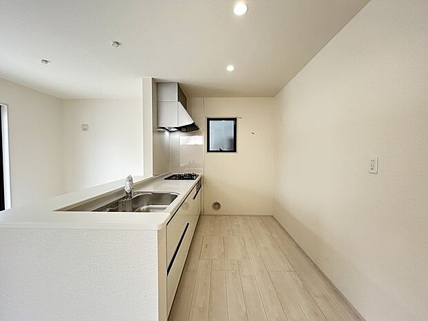 対面キッチンがご家族の温かい時間を演出。 