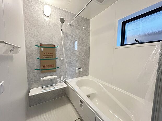 一日の疲れを癒す浴室は、広々1坪以上。 