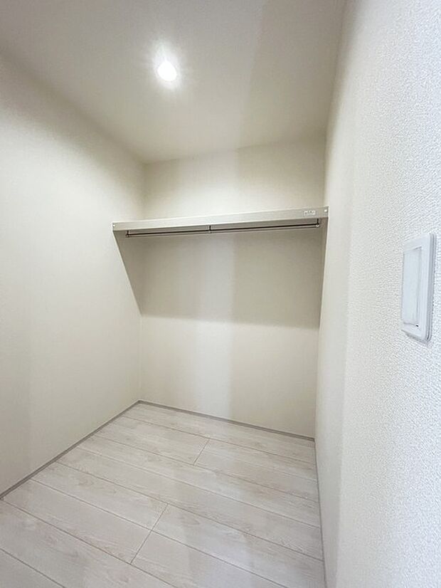 たっぷり収納で、お部屋の中はいつもキレイに片付きそうですね。 