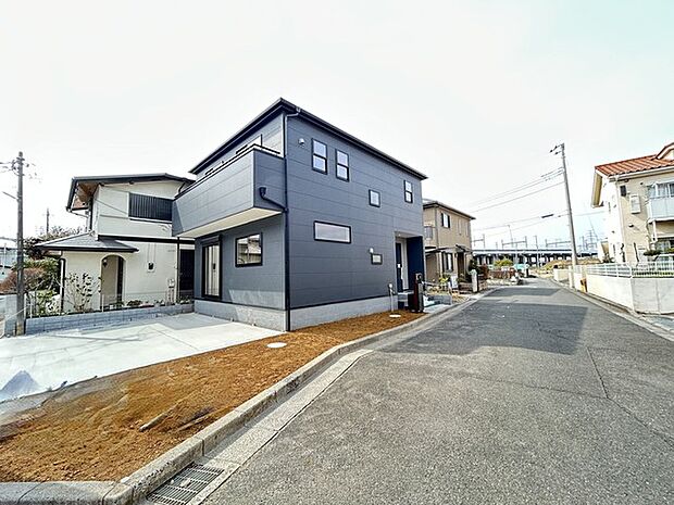 南道路に面した、陽当たり良好な物件です。 