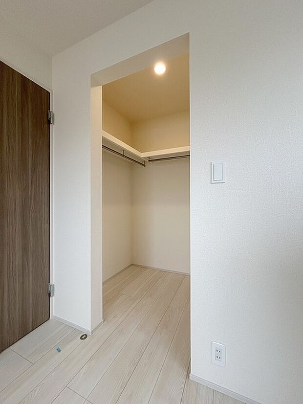 多趣味のご家族にも嬉しい、ウォークインクローゼット。