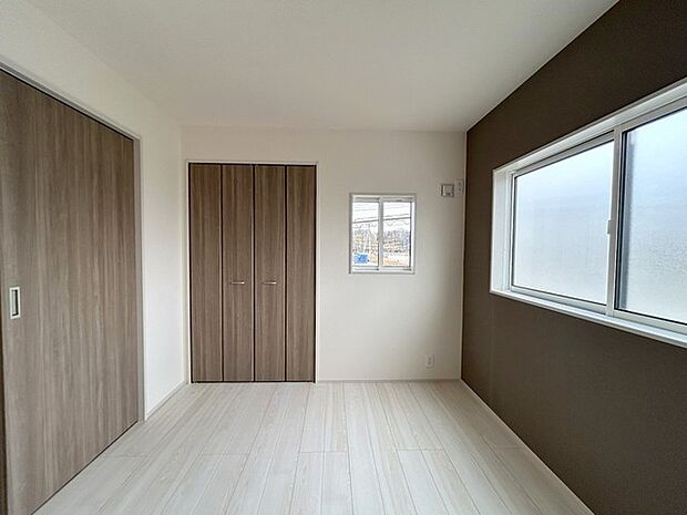 南から明るい光が射し込む、陽だまりの空間。