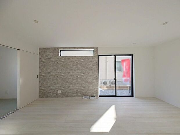 南側に大きな窓を配置、明るいリビングが出来ました。