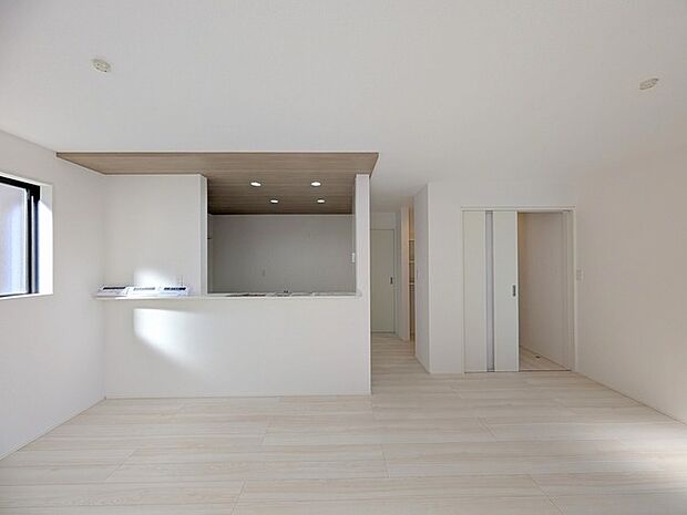 ご家族みんながゆったりくつろげる広々リビング。