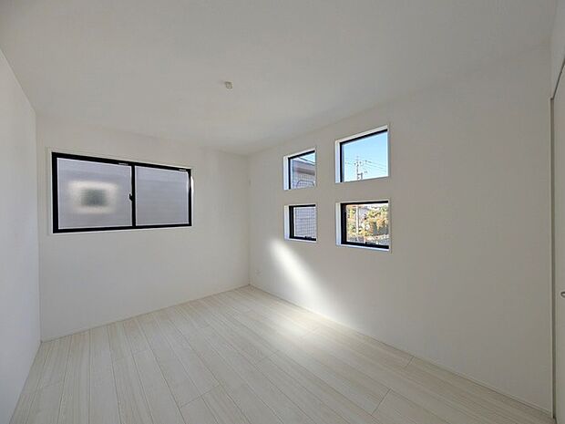 太陽の恵みを感じる、温もりと明るさにあふれたお部屋。