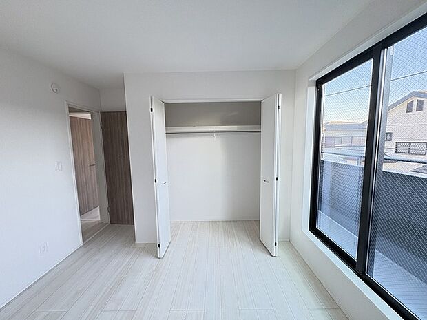 全居室収納スペース付きの物件です。 
