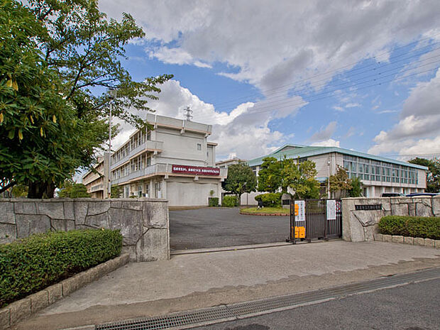 久喜市立太田小学校(590m)